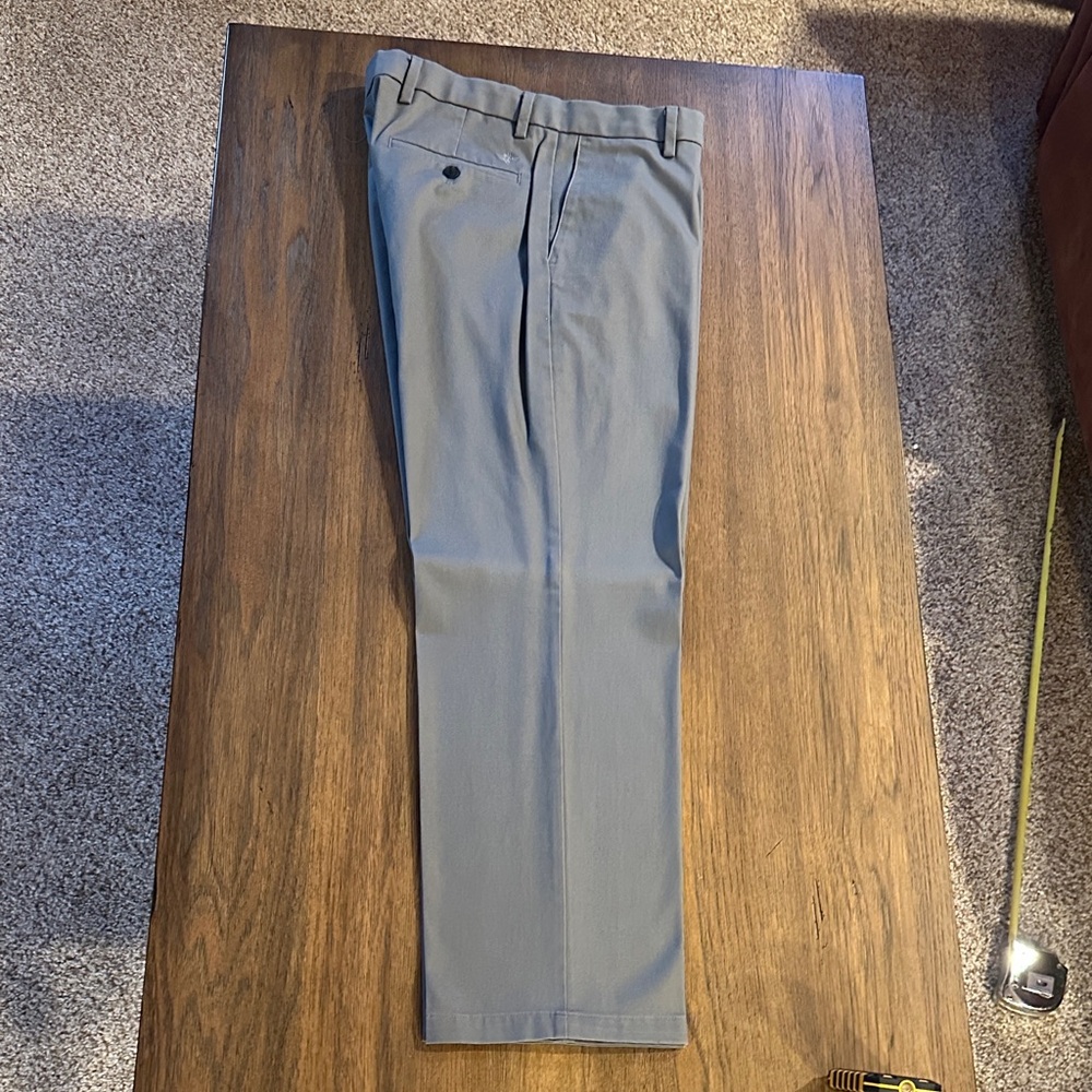 Dockers Men's Classic Fit Gray Pants